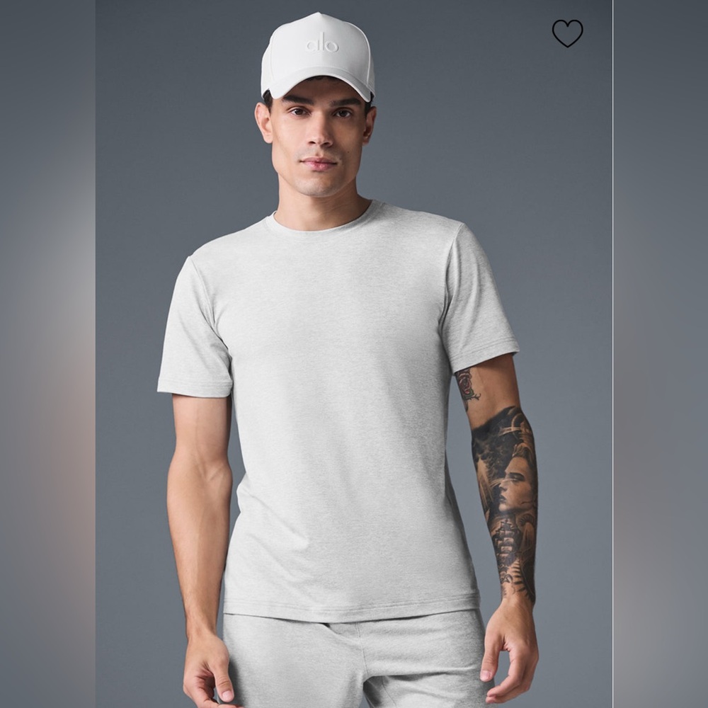 3RD RESTOCK ALO Yoga Men’s “Conquer React” Crewneck Short Sleeve (M) BESTSELLER